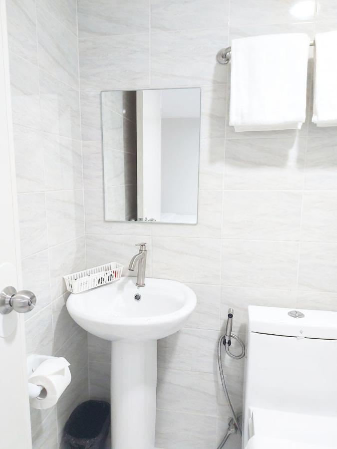 Airobedz Mckinley - Near Sm Aura Manila Exterior foto